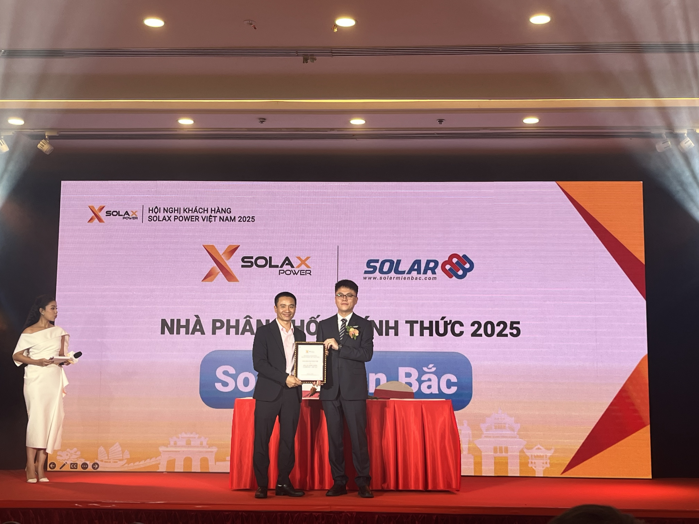 SolaX_Unveils_Next-Generation_Residential_Energy_Storage_Solutions_at_Vietnam_Solar_Summit_2025.jpg SolaX_Unveils_Next-Generation_Residential_Energy_Storage_Solutions_at_Vietnam_Solar_Summit_2025.jpg